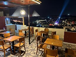 Cheristo Pyramids view inn
