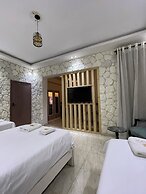 Cheristo Pyramids view inn
