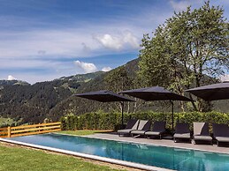 Lovely Apartment With Shared Pool