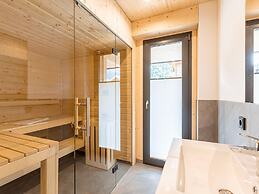 Spacious Apartment With Pool