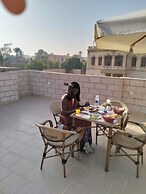 Antique Pyramids Inn