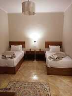 Antique Pyramids Inn