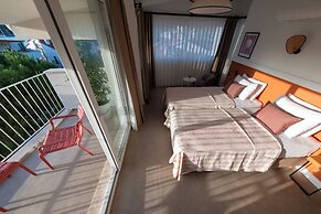 Diplomat Suites