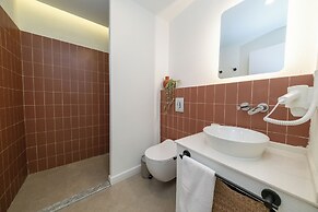 Diplomat Suites