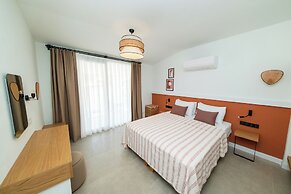 Diplomat Suites