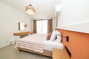 Diplomat Suites