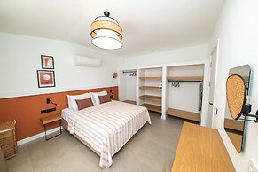 Diplomat Suites
