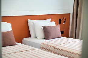 Diplomat Suites
