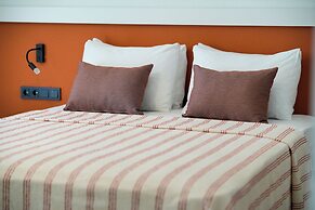 Diplomat Suites