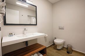 Joyful Hotel By Gnl