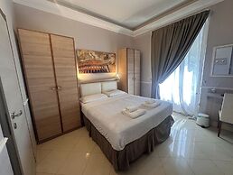 Love Spqr Suite