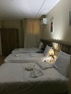 Night Pyramids Inn