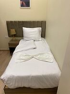 Night Pyramids Inn