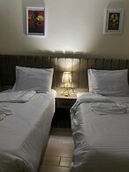Night Pyramids Inn