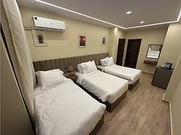 Night Pyramids Inn