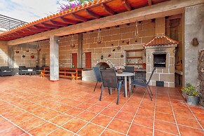Beautiful Arianny House With Pool