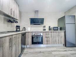 Modern Two Bedroom Apartment With Pool