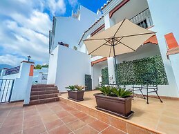 Modern Two Bedroom Apartment With Pool
