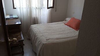 Room in Guest Room - Toledo Double Private Room