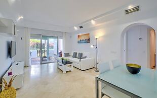 Cozy Beach Side Apartment With Pool