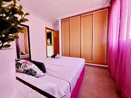 Apt Near Center & Port