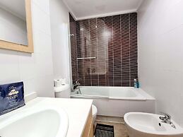 Apt Near Center & Port