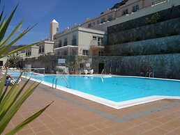 Comfortable Modern House With Jacuzzi, and Access to Swimming Pool