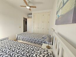 Comfortable Modern House With Jacuzzi, and Access to Swimming Pool