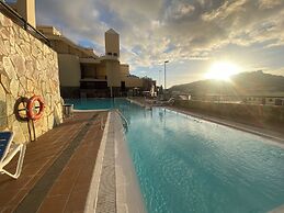 Comfortable Modern House With Jacuzzi, and Access to Swimming Pool