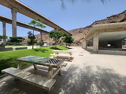 Comfortable Modern House With Jacuzzi, and Access to Swimming Pool