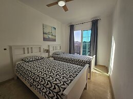 Comfortable Modern House With Jacuzzi, and Access to Swimming Pool