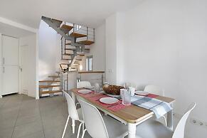 Beautiful Duplex Facing The Beach