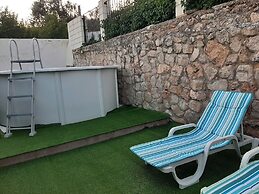 Casa Rural Garnacha de Borja has a Barbacue and Terrace
