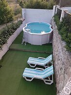 Casa Rural Garnacha de Borja has a Barbacue and Terrace