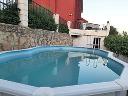 Casa Rural Garnacha de Borja has a Barbacue and Terrace