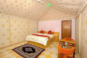 Desert Popular Resort & Camp