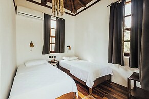 Eski Yeni Tatil Evi