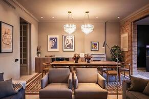 Lovely 6 BR Flat in L Eixample