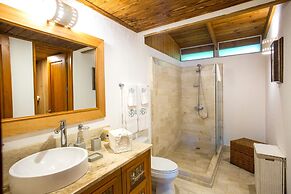 Oceanview Lux Villa - With Eden Roc Club Access