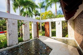 Oceanview Lux Villa - With Eden Roc Club Access