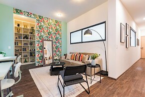 NEW Perfect Location with Free Parking