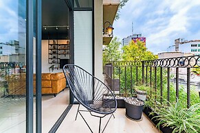 NEW Perfect Location with Free Parking