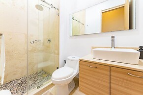 NEW Perfect Location with Free Parking