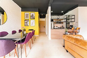 NEW Perfect Location with Free Parking
