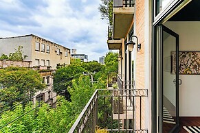NEW Perfect Location with Free Parking