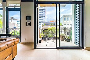 NEW Perfect Location with Free Parking