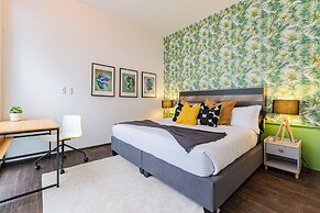 NEW Perfect Location with Free Parking