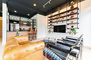 NEW Perfect Location with Free Parking