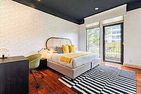 NEW Perfect Location with Free Parking
