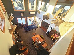 Bear Mountain Lodge